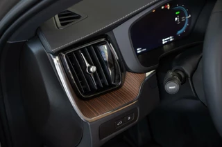 Volvo XC60 Volvo XC60 2.0 T8|455PK AWD|Org NL|1ste Eig|Ultimate Bright|Luchtv.|Bowers & Wilkins|Trekhaak|Head-Up|Pano|Crystal|Dealer Onderhouden - afbeelding nr 11
