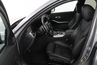 BMW 3 Serie BMW 3-serie 320e M Sport | Head-Up | Stoel & stuurverwarming |  Adaptive cruise | Sportstoelen | Adaptief LED | Sfeerverlichting | Camera | Carplay | Leder/Alcantara - afbeelding nr 4