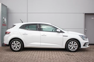 Renault Megane E-Tech Renault Megane E-Tech 1.6 Plug-In Hybrid 160 Zen - All-in rijkrprs | Navi | Carplay | Cruise | Stoelverw. - afbeelding nr 2