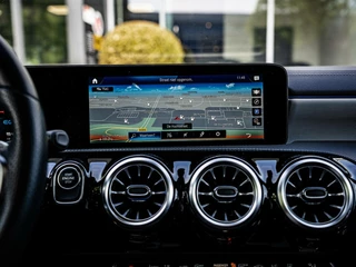 Mercedes-Benz A-Klasse Mercedes A-klasse a250e AMG|PANO|18''|CAMERA|ACC|SFEERV. - afbeelding nr 24