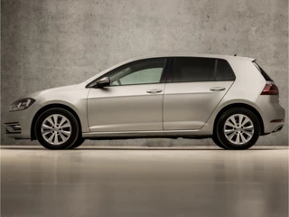Volkswagen Golf Volkswagen Golf 1.0 TSI Sportline (APPLE CARPLAY, GROOT NAVI, CLIMATE, STOELVERWARMING, DYNAMISCHE KNIPPERLICHTEN, MASSAGE, ALCANTARA, ADAPTIVE CRUISE, PARKEERSENSOREN, GETINT GLAS, LM VELGEN, NIEUWSTAAT) - afbeelding nr 2