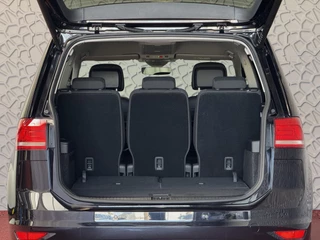 Volkswagen Touran Volkswagen Touran 1.5 TSI 150PK 7P CARPLAY NAVI CAMERA LED ELEK.KLEP VIR.COCKPIT DODE.HOEK DET. STOELVERW KEYLESS 7P 7PERS 10/2024 