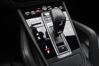 Porsche Cayenne Porsche Cayenne 3.0 E-Hybrid / Trekhaak / Panoramadak / 360Camera / Head-up / 21'' / Keyless / Bose / Sportchrono / Softclose / Stuurverwarming / Leder / Cruise Control - afbeelding nr 26