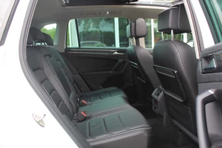 Volkswagen Tiguan Volkswagen Tiguan 2.0 TSI 4Motion Highline / Vol opties! / Panoramadak / Camera / Head-up / Leder / 18'' / Keyless / Dynaudio / Apple CarPlay / Standverwarming / Naavigatie / DAB / Dodehoek / Stoelverwarming / ACC - afbeelding nr 12