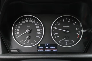 BMW 2 Serie BMW 2 Serie Active Tourer 218i Essential Climate, Panoramadak, Stoelverwarming, Bluetooth, Navigatie, Trekhaak, 16'' - afbeelding nr 4