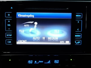 Toyota Auris Toyota Auris 1.8 Hybrid Touring Sports Executive / Pano - afbeelding nr 39