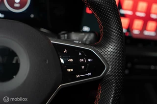 Volkswagen Golf Volkswagen Golf 2.0 TSI GTI Clubsport PANO|CARPLAY|DODEHOEK| - afbeelding nr 14