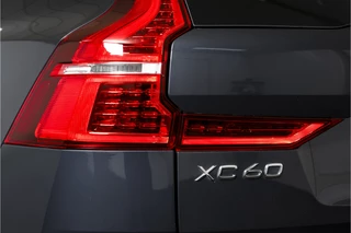 Volvo XC60 Volvo XC60 2.0 T6 Plug-in hybrid AWD Plus Dark | S/K-Panodak | Dig. Cockpit | Adapt. Cruise | Memory Stoelen | Elek. Klep | Stoel-+stuurverw. | 360 Camera | Harman/Kardon | NAV+App. Connect | LM 19