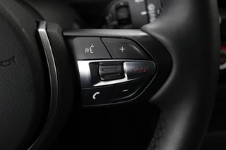 BMW 3 Serie BMW 3-serie 318i M Sport | Panoramadak | Leder |  Stoelverwarming | Camera | Sportstoelen | Navigatie | Climate control | Dodehoek detectie | Park Assist | Full LED - afbeelding nr 17