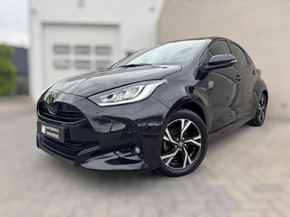 Toyota Yaris 1.5 VVT-i First Edition LED / CARPLAY / STOELVERW. / CAMERA / LANE ASSIST / CRUISE CONTROL / DEALER OND.