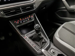 Volkswagen Polo Volkswagen Polo 1.0 TSI R-Line Sport (SCHUIFDAK, VIRTUAL COCKPIT, APPLE CARPLAY, GROOT NAVI, CLIMATE, SPORTSTOELEN, LED KOPLAMPEN, PARKEERSENSOREN, GETINT GLAS, NIEUWE APK, NIEUWSTAAT) - afbeelding nr 12