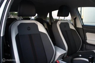 Volkswagen Polo Volkswagen Polo 1.0 TSI 90PK R-Line VIRTUAL BEATS NAVIGATIE - afbeelding nr 8