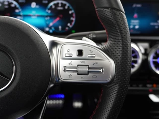Mercedes-Benz CLA Mercedes-Benz CLA Shooting Brake 200 AMG // Panoramadak // Sfeerverlichting // Privacy Glas // 19