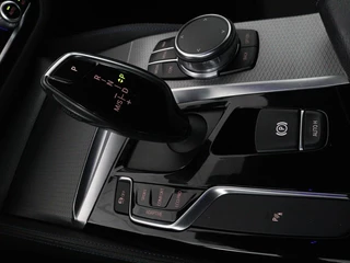 BMW 5 Serie BMW 5-serie 540d xDrive M Sport | Panoramadak | Head-Up |  Adaptive cruise | Carplay | Alcantara | Harman/Kardon | Stoelverwarming | Trekhaak | Sfeerverlichting - afbeelding nr 21