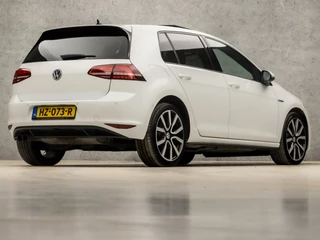 Volkswagen Golf 204Pk Automaat (SCHUIFDAK, APPLE CARPLAY, NAVIGATIE, CLIMATE, STOELVERWARMING, CAMERA, SPORTSTOELEN, GETINT GLAS, CRUISE, NIEUWE APK, NIEUWSTAAT) - afbeelding nr 5