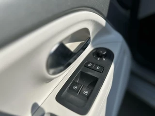 Volkswagen up! Volkswagen Up! 1.0 high up!|Pano|PDC|Cruisecontrol|Navi| - afbeelding nr 21