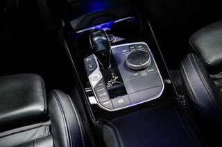 BMW 1 Serie BMW 1-serie M135i xDrive High Executive Edition | Panodak | HUD | H&K | Leder | NL auto | - afbeelding nr 33