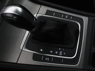 Volkswagen Golf Volkswagen Golf 1.0 TSI Connected Series | Carplay | Camera |  Navigatie | Climate control | Parkeerhulp | Cruise control | Sportstoelen - afbeelding nr 17