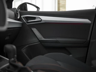 SEAT Arona SEAT Arona 1.0 EcoTSi 116pk DSG FR | Full LED | Keyless | ParkAssist + Camera | App-Connect | Armsteun vóór | Black Pack | Wireless Charge - afbeelding nr 19