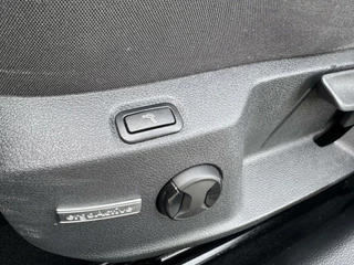 Volkswagen Golf Volkswagen Golf 1.4 TSI Highline Stoelverwarming LED CarPlay - afbeelding nr 21