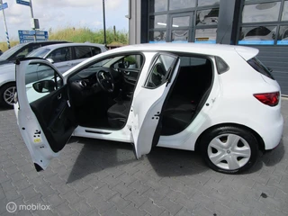 Renault Clio Renault Clio 1.2 16V 5drs 105dkm Airco Cruise Navigatie Bluetooth - afbeelding nr 16