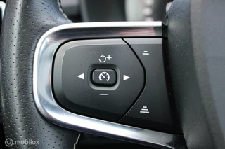 Volvo XC40 Volvo XC40 1.5 T3 R-Design, Pano, Trekhaak, Winterset, Pdc + camera, 360 vieuw, Stoel/stuur verwarming, Keyless, Carplay, Donkerglas, Harman kardon, Clima, Navi, Elektrische achterklep. - afbeelding nr 28