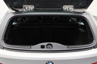 BMW 3 Serie Leer, Panoramadak, Cruise, Navigatie, Verwarmde Stoelen, Trekhaak, 18'' - afbeelding nr 18
