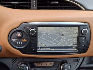 Toyota Yaris Toyota Yaris 1.0 VVT-i Style / CAMERA / NAVI / ALLSEASON - afbeelding nr 13