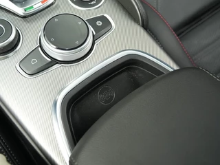 Alfa Romeo Giulia Alfa Romeo Giulia 2.0 Turbo 280 PK Competizione Q4 AWD | Harman | Veloce | 19