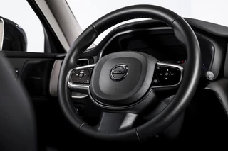 Volvo XC60 Volvo XC60 2.0 T6 Plug-in hybrid AWD Plus Dark | S/K-Panodak | Dig. Cockpit | Adapt. Cruise | Memory Stoelen | Elek. Klep | Stoel-+stuurverw. | 360 Camera | Harman/Kardon | NAV+App. Connect | LM 19