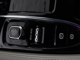 Volvo V90 Volvo V90 2.0 T8 AWD R-Design | Panoramadak | Head-Up | Trekhaak | Stoel & stuurverwarming | Leder | 360 camera | Luchtvering | Harman/Kardon | Adaptive cruise | Achterbankverwarming - afbeelding nr 31
