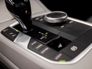 BMW 3 Serie 293Pk Automaat (APPLE CARPLAY, M STUUR, 1e EIGENAAR, GROOT NAVI, STOELVERWARMING, LEDEREN SPORTSTOELEN, CAMERA, ZWART HEMEL, GETINT GLAS, HIFI, LANE ASSIST, NIEUWE APK, NIEUWSTAAT) - afbeelding nr 28