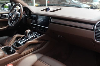 Porsche Cayenne Porsche Cayenne 3.0 E-Hybrid / Trekhaak / 360Camera / Burmester / Sportdesign / Sportchrono / Softclose / 21'' / Luchtvering / Keyless / Stuurverwarming / Matrix LED / DAB - afbeelding nr 13