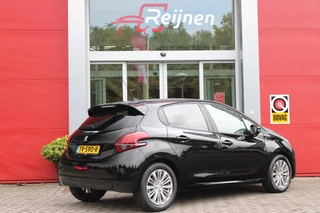 Peugeot 208 Peugeot 208 1.2 110PK AUTOMAAT SIGNATURE | NAVIGATIE | APPLE CARPLAY/ANDROID AUTO | PARKEERSENSOREN | DAB+ RADIO | LICHTMETALEN VELGEN | GETINTE RUITEN | CLIMATE CONTROL | CRUISE CONTROL | - afbeelding nr 4