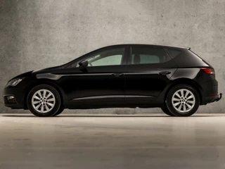 SEAT Leon 150Pk Automaat (APPLE CARPLAY, NAVIGATIE, CAMERA, CLIMATE, KEYLESS, SPORTSTOELEN, GETINT GLAS, PARKEERSENSOREN, CRUISE, LM VELGEN, NIEUWSTAAT) - afbeelding nr 2