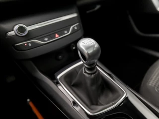 Peugeot 308 Peugeot 308 SW 1.2 PureTech Sport (PANORAMADAK, APPLE CARPLAY, GROOT NAVI, PARKEERSENSOREN, SPORTSTOELEN, GETINT GLAS, CRUISE, LANE ASSIST, NIEUWE APK, NIEUWSTAAT) - afbeelding nr 11
