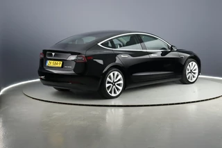 Tesla Model 3 - afbeelding nr 2