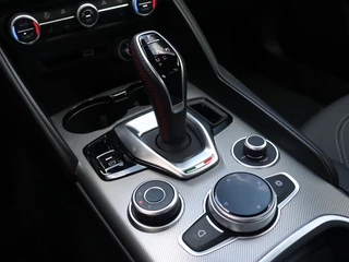 Alfa Romeo Giulia Alfa Romeo Giulia 2.0 Turbo 280 PK Competizione Q4 AWD | Harman | Veloce | 19