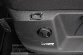 Volkswagen Touran Volkswagen Touran 1.5 TSI DSG Highline 7p | Navigatie | Apple Carplay/Android Auto | Parkeersensoren | Adaptive Cruise Control | Stoel-en stuurverwarming | Elektrische achterklep | Getinte ramen | Climatronic - afbeelding nr 28