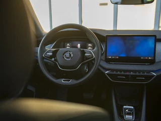 Škoda Octavia | Matrix LED | Lodge Interieur | Chrome pakket | Stoel-, Stuur- & voorruitverwarming | Navi 13inch | Wireless App-connect | El. achterklep m.sensor | ACC | Winterpakket - afbeelding nr 13