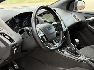 Ford Focus Ford Focus Wagon 1.0 ST-Line 140pk - Magnetic - N.a.v./Cruise/Clima - afbeelding nr 6