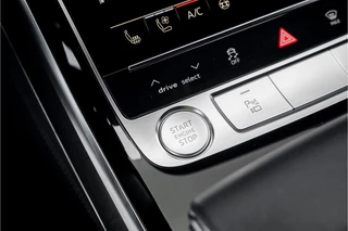 Audi A8 Audi A8 55 TFSI Quattro ProLine Plus B&O Matrix Schuifdak 4Wielsturing 20