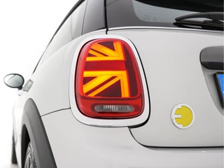 MINI Electric (INCL-BTW) *HEAD-UP | HARMAN/KARDON-AUDIO | LEATHER-ALCANTARA | MATRIX-LED | CAMERA | KEYLESS | NAVI-FULLMAP | DAB+ | ECC | HEATED-SPORT-SEATS | DIGI-COCKPIT | PDC | CRUISE | 17