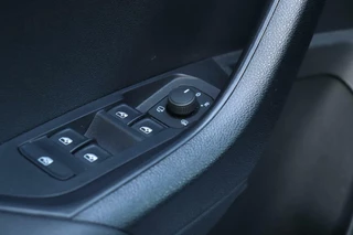 Škoda Karoq Skoda Karoq 1.5 TSI / 150 PK / DSG / Sportline / Black Edition / Virtual Cockpit / Camera / Cruise Control / Trekhaak / 19