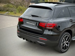 Mercedes-Benz GLC Mercedes GLC-klasse 300e 4MATIC AMG Panoramadak|Camera 360°|Sfeerverlichting|Night pakket|AppleCarplay - afbeelding nr 9