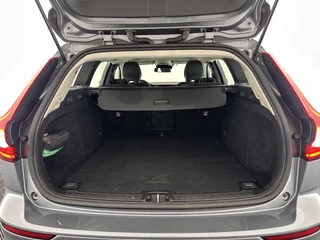 Volvo V60 Volvo V60 2.0 T4 Aut. *FULL-LED | DIGI-COCKPIT | NAVI-FULLMAP | ECC | CRUISE | COMFORT-SEATS | LANE-ASSIST | CARPLAY | 18