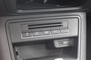Volkswagen Tiguan Volkswagen Tiguan 1.4 TSI Edition / Trekhaak / Panoramadak / Apple CarPlay / 18'' / Navigatie / Xenon / Stoelverwarming / Cruise Control - afbeelding nr 25