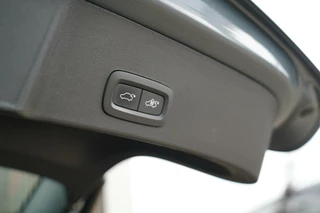 Volvo XC40 Volvo XC40 1.5 T5 Recharge Inscription - Dealer onderhouden - Panoramisch schuif/kanteldak - Stoel en stuurwielverwarming - Harman Kardon - Elektrisch verstelbare stoelen - Adaptieve cruise control i.c.m. BLIS - 360 graden camera - - afbeelding nr 47