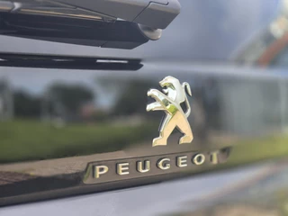 Peugeot 5008 Peugeot 5008 1.2 PureTech Blue Lease Allure 7-Persoons AUTOMAAT | NAVI | CLIMA | PDC | 18