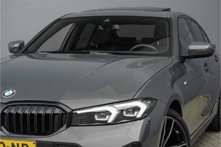 BMW 3 Serie BMW 3 Serie 318i M-Sport Shadow Individual Schuifdak HiFi 19